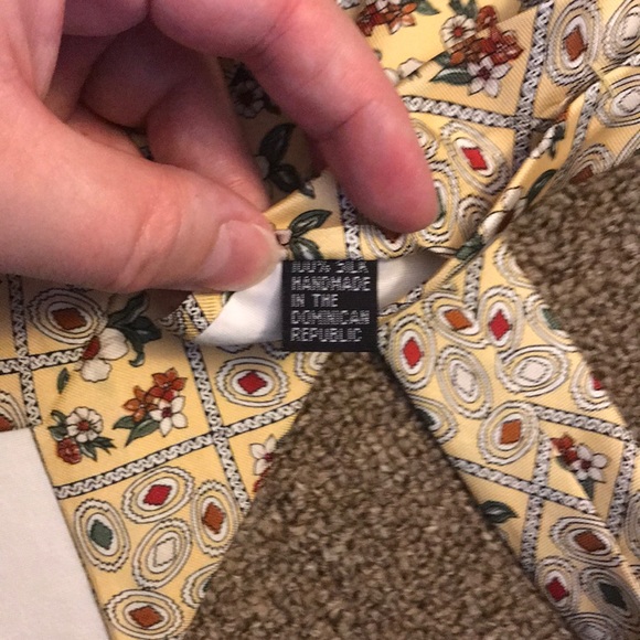 Silk Accents Silk Tie - Pale Yellow Floral - Picture 4 of 4